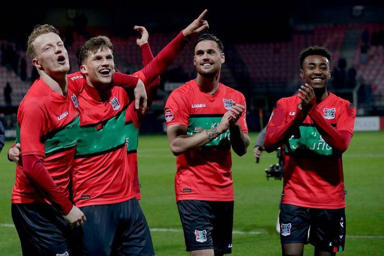 在季后赛中 在季后赛中